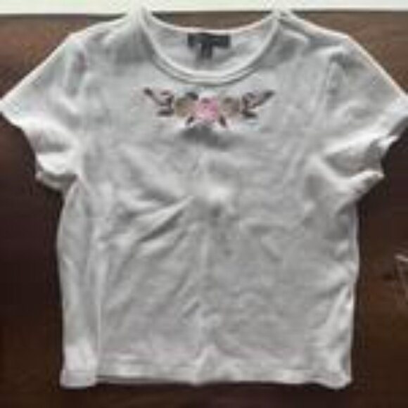 Delia’s Embroidered Floral Crop Top – XS - Picture 2 of 3